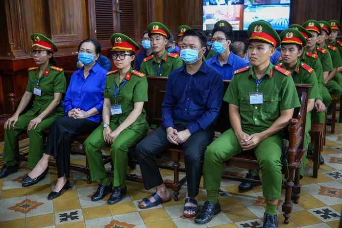 Các bị cáo tại tòaẢnh: HOÀNG TRIỀU Các bị cáo tại tòaẢnh: HOÀNG TRIỀU