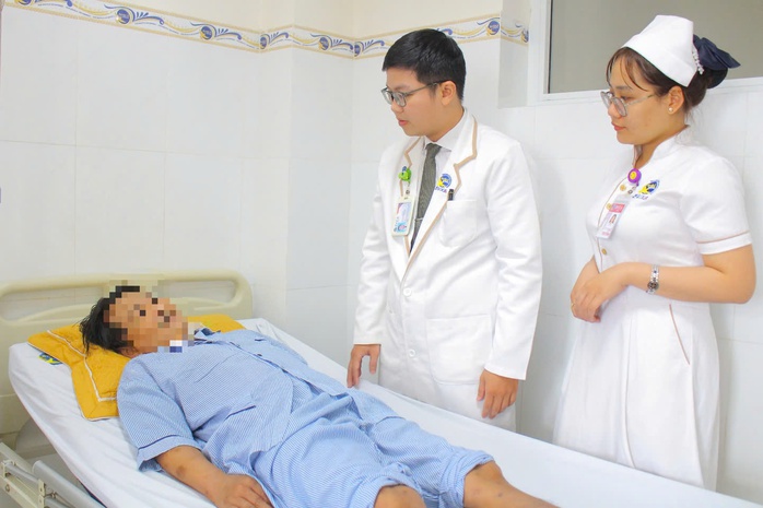 Cứu nạn nhân phỏng do dùng xăng đốt rác- Ảnh 1. Cứu nạn nhân phỏng do dùng xăng đốt rác- Ảnh 1.