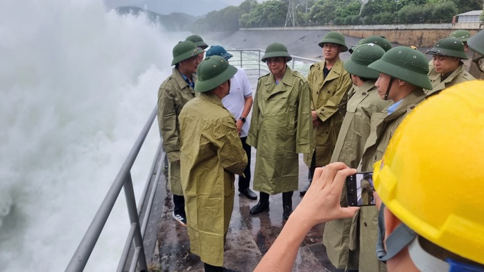Những giờ phút "nghẹt thở" ở thủy điện Thác Bà- Ảnh 7. Những giờ phút "nghẹt thở" ở thủy điện Thác Bà- Ảnh 7.