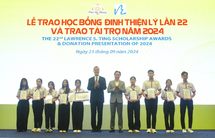 Hơn 7 tỉ đồng đến với học sinh - sinh viên vượt khó học giỏi- Ảnh 3. Hơn 7 tỉ đồng đến với học sinh - sinh viên vượt khó học giỏi- Ảnh 3.