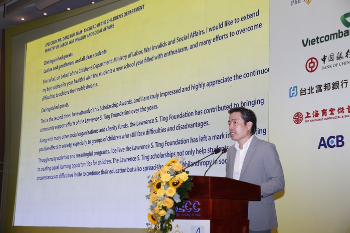 Hơn 7 tỉ đồng đến với học sinh - sinh viên vượt khó học giỏi- Ảnh 5. Hơn 7 tỉ đồng đến với học sinh - sinh viên vượt khó học giỏi- Ảnh 5.