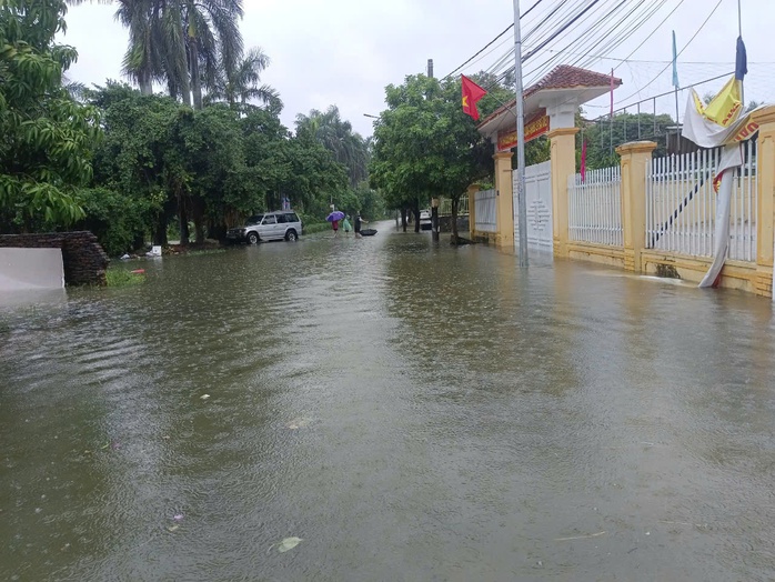 Mưa lớn khiến 3 người tử vong, hàng trăm nhà dân bị hư hỏng- Ảnh 1.