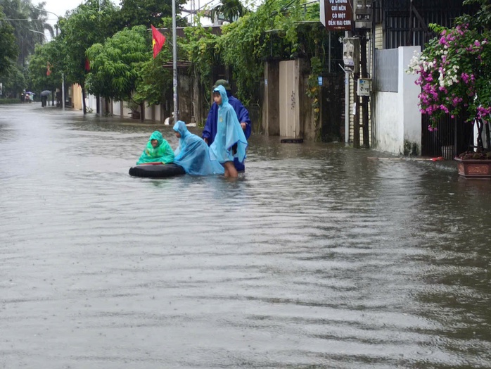 Mưa lớn khiến 3 người tử vong, hàng trăm nhà dân bị hư hỏng- Ảnh 6.