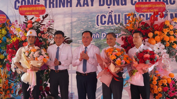 Khánh thành cầu nối Bình Dương - Đồng Nai với 4 làn xe - Ảnh 3.