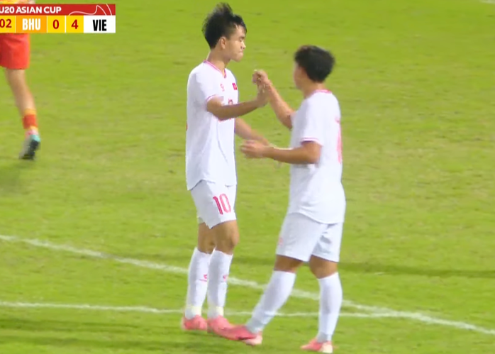 Công Phương tỏa sáng, U20 Việt Nam thắng "5 sao" để vươn lên dẫn đầu bảng- Ảnh 2. Công Phương tỏa sáng, U20 Việt Nam thắng "5 sao" để vươn lên dẫn đầu bảng- Ảnh 2.