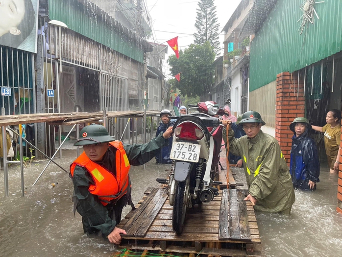 Mưa lớn khiến 3 người tử vong, hàng trăm nhà dân bị hư hỏng- Ảnh 7.