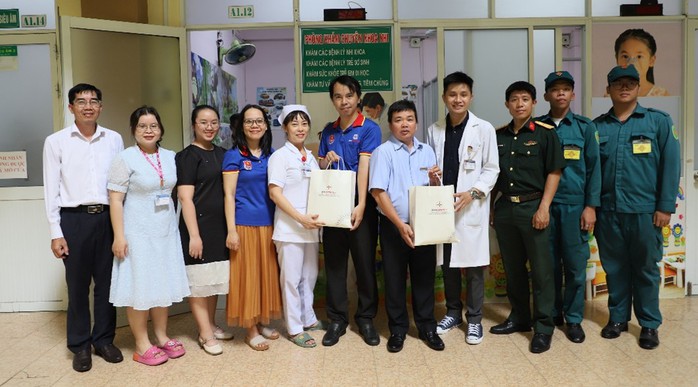 EVNGENCO3 trao 350 phần quà Trung thu- Ảnh 4. EVNGENCO3 trao 350 phần quà Trung thu- Ảnh 4.