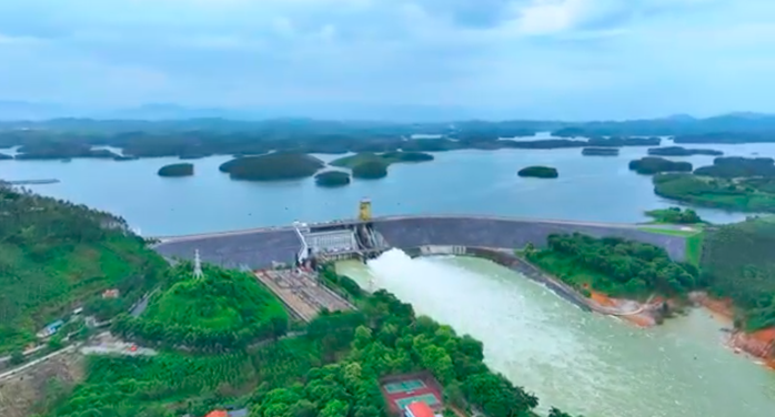 Những giờ phút "nghẹt thở" ở thủy điện Thác Bà- Ảnh 1. Những giờ phút "nghẹt thở" ở thủy điện Thác Bà- Ảnh 1.