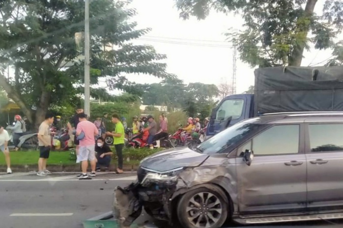 Tai nạn liên hoàn ở TP HCM, 2 người tử vong- Ảnh 2. Tai nạn liên hoàn ở TP HCM, 2 người tử vong- Ảnh 2.