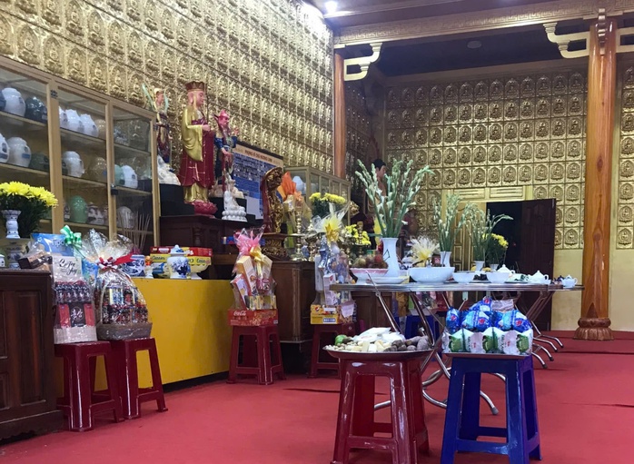 Cháy chùa Vạn Phật ở Gia Lai: Người dân khóc, lo lắng về tro cốt của người thân- Ảnh 3. Cháy chùa Vạn Phật ở Gia Lai: Người dân khóc, lo lắng về tro cốt của người thân- Ảnh 3.