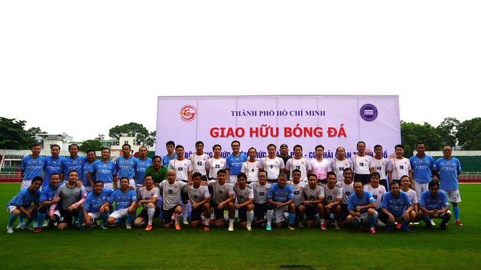 Giao hữu bóng đá, kêu gọi giúp đỡ đồng bào bị bão lũ- Ảnh 4. Giao hữu bóng đá, kêu gọi giúp đỡ đồng bào bị bão lũ- Ảnh 4.