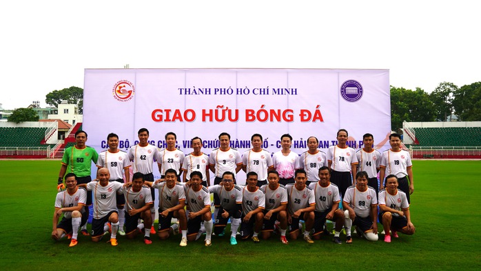 Giao hữu bóng đá, kêu gọi giúp đỡ đồng bào bị bão lũ- Ảnh 3. Giao hữu bóng đá, kêu gọi giúp đỡ đồng bào bị bão lũ- Ảnh 3.