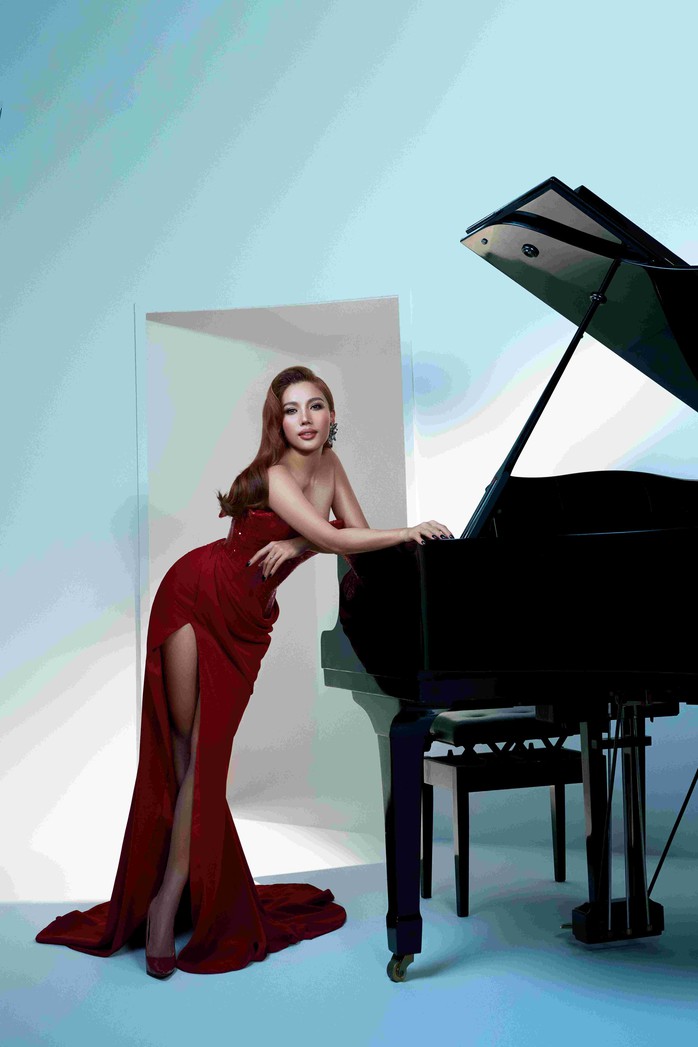 Giọng hát độc lạ gốc Ninh Bình ra mắt album trữ tình hay mê người- Ảnh 2. Giọng hát độc lạ gốc Ninh Bình ra mắt album trữ tình hay mê người- Ảnh 2.