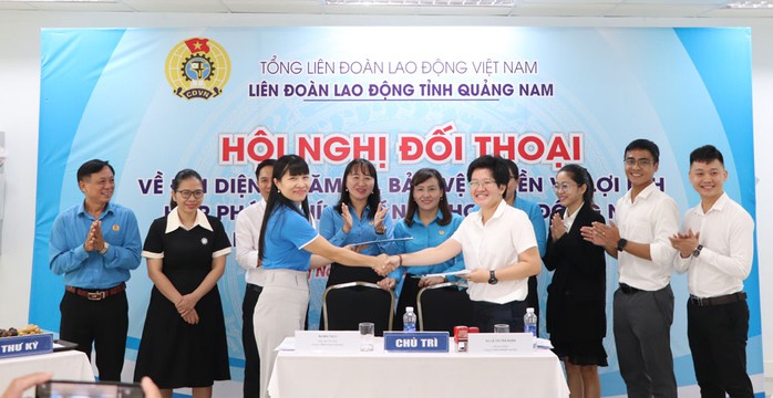 Đại diện ban giám đốc và Công đoàn Công ty TNHH AMANN Việt Nam ký kết biên bản đối thoại Đại diện ban giám đốc và Công đoàn Công ty TNHH AMANN Việt Nam ký kết biên bản đối thoại