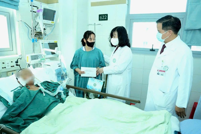 Tin vui về sức khỏe bé gái bị lũ quét ở Làng Nủ- Ảnh 1. Tin vui về sức khỏe bé gái bị lũ quét ở Làng Nủ- Ảnh 1.