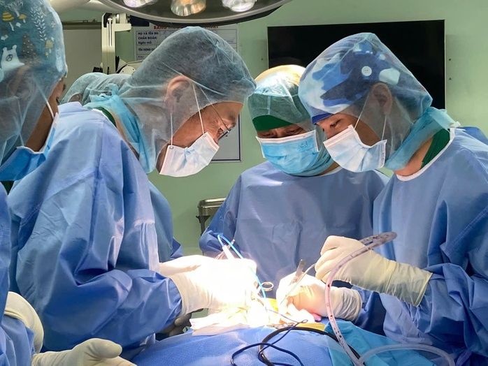 Cụ ông 99 tuổi thoát tàn phế sau cú trượt té tại nhà- Ảnh 1. Cụ ông 99 tuổi thoát tàn phế sau cú trượt té tại nhà- Ảnh 1.