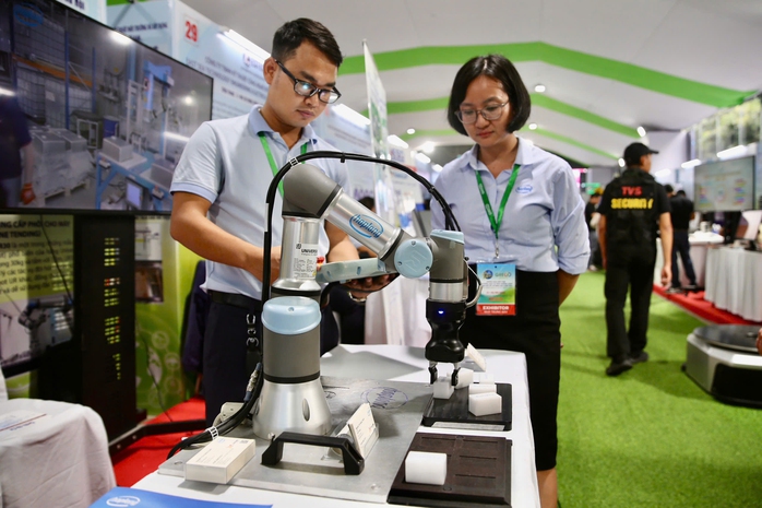 Tìm động lực mới để kinh tế TP HCM tăng trưởng (*): Áp dụng chiến lược kép- Ảnh 3. Tìm động lực mới để kinh tế TP HCM tăng trưởng (*): Áp dụng chiến lược kép- Ảnh 3.