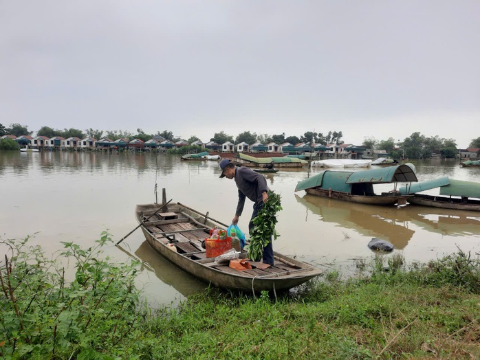 Mưa ngớt, nước lũ trên các sông ở Hà Tĩnh rút nhanh- Ảnh 3. Mưa ngớt, nước lũ trên các sông ở Hà Tĩnh rút nhanh- Ảnh 3.