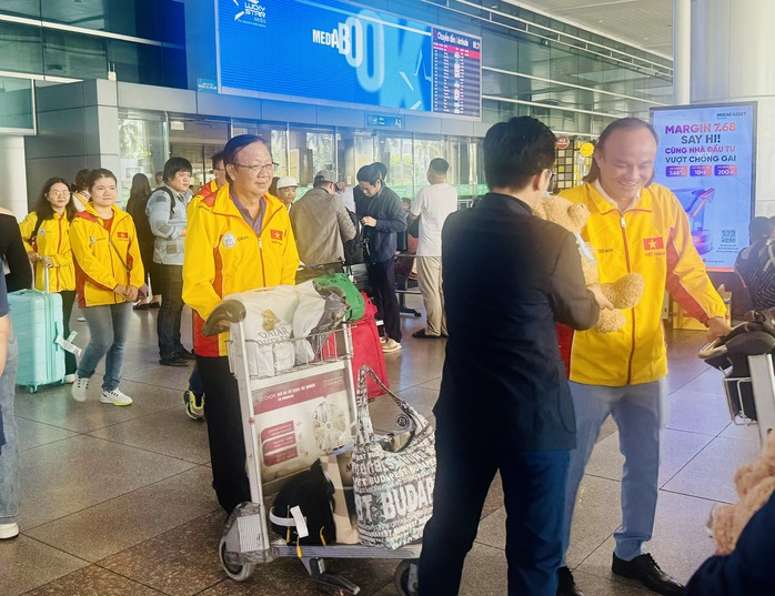 Các kỳ thủ Việt Nam trở về sau Olympiad cờ vua 2024- Ảnh 3. Các kỳ thủ Việt Nam trở về sau Olympiad cờ vua 2024- Ảnh 3.