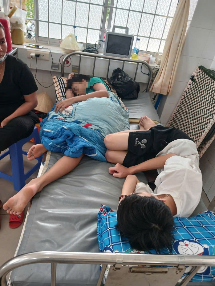 Kiên Giang: Nhiều học sinh nhập viện sau khi ăn cơm tại căn tin nhà trường- Ảnh 1. Kiên Giang: Nhiều học sinh nhập viện sau khi ăn cơm tại căn tin nhà trường- Ảnh 1.