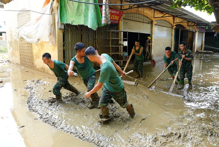 Nỗ lực khắc phục hậu quả, ổn định đời sống tại các vùng bão lũ- Ảnh 8. Nỗ lực khắc phục hậu quả, ổn định đời sống tại các vùng bão lũ- Ảnh 8.