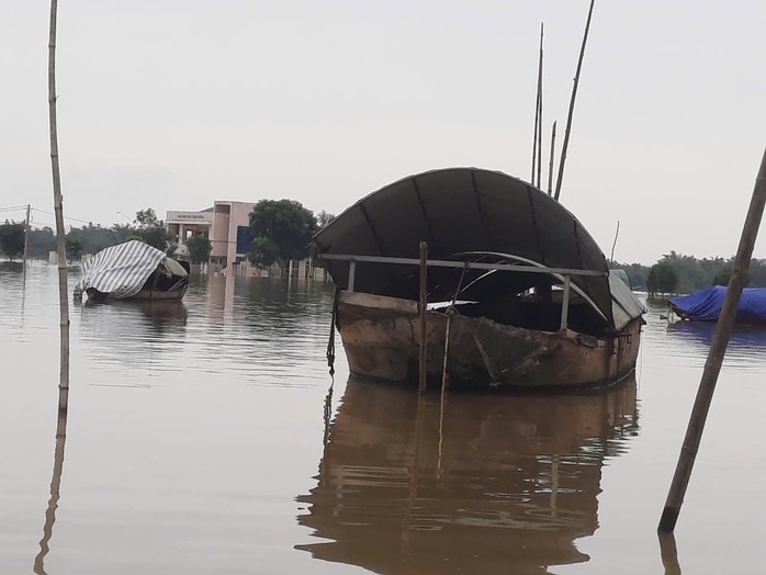 Mưa ngớt, nước lũ trên các sông ở Hà Tĩnh rút nhanh- Ảnh 9. Mưa ngớt, nước lũ trên các sông ở Hà Tĩnh rút nhanh- Ảnh 9.