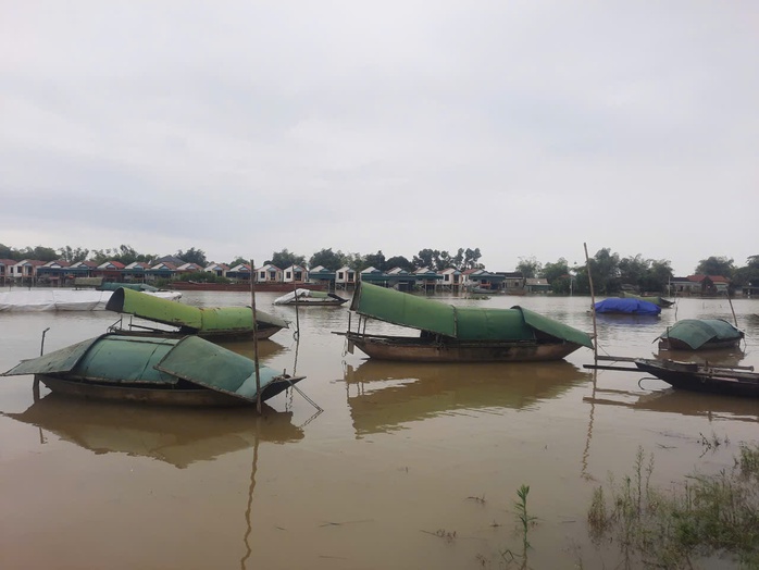 Mưa ngớt, nước lũ trên các sông ở Hà Tĩnh rút nhanh- Ảnh 2. Mưa ngớt, nước lũ trên các sông ở Hà Tĩnh rút nhanh- Ảnh 2.