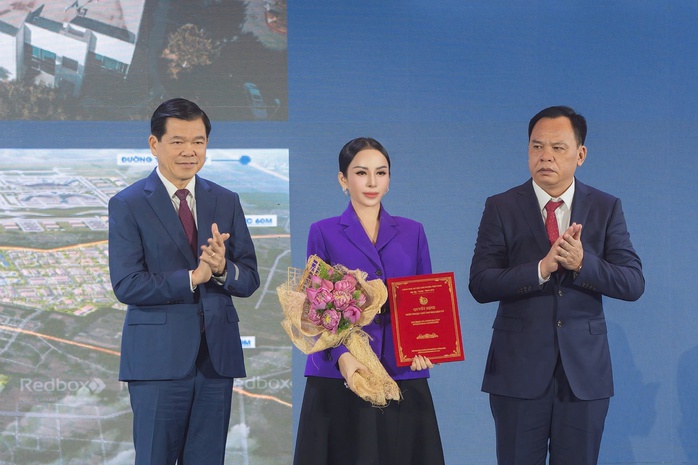 Thủ tướng Phạm Minh Chính trao Quyết định phê duyệt Quy hoạch tỉnh Đồng Nai- Ảnh 3. Thủ tướng Phạm Minh Chính trao Quyết định phê duyệt Quy hoạch tỉnh Đồng Nai- Ảnh 3.
