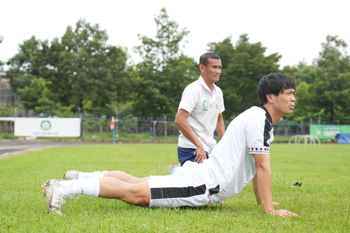 Công Phượng có buổi tập đầu tiên với CLB Bình Phước- Ảnh 3. Công Phượng có buổi tập đầu tiên với CLB Bình Phước- Ảnh 3.