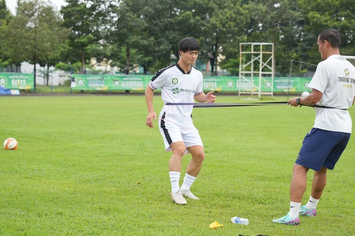 Công Phượng có buổi tập đầu tiên với CLB Bình Phước- Ảnh 1. Công Phượng có buổi tập đầu tiên với CLB Bình Phước- Ảnh 1.