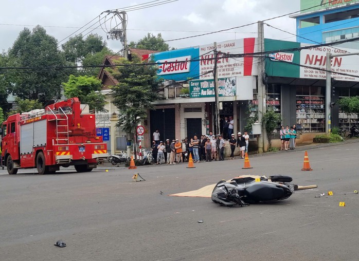 Tai nạn với xe cứu hỏa, thanh niên đi xe máy tử vong- Ảnh 1. Tai nạn với xe cứu hỏa, thanh niên đi xe máy tử vong- Ảnh 1.