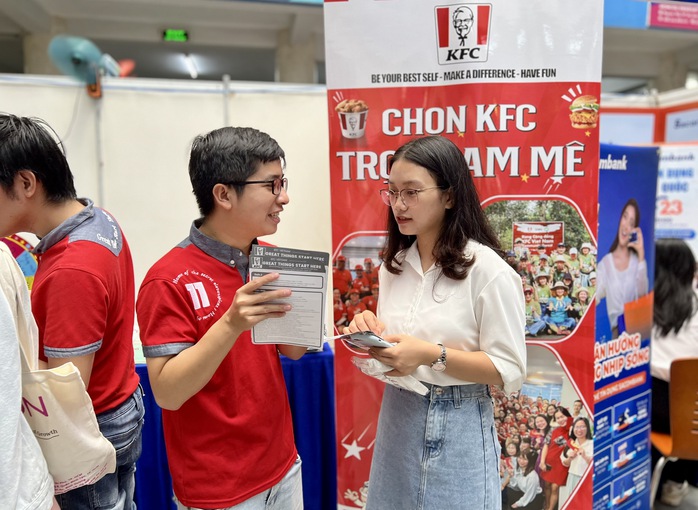 Bỏ đề xuất quy định làm thêm không quá 24 giờ/tuần, học sinh, sinh viên phấn khởi- Ảnh 2. Bỏ đề xuất quy định làm thêm không quá 24 giờ/tuần, học sinh, sinh viên phấn khởi- Ảnh 2.