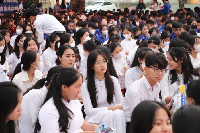 Quảng Nam sẽ chi 158 tỉ đồng miễn giảm học phí cho học sinh công lập, tư thục- Ảnh 1. Quảng Nam sẽ chi 158 tỉ đồng miễn giảm học phí cho học sinh công lập, tư thục- Ảnh 1.
