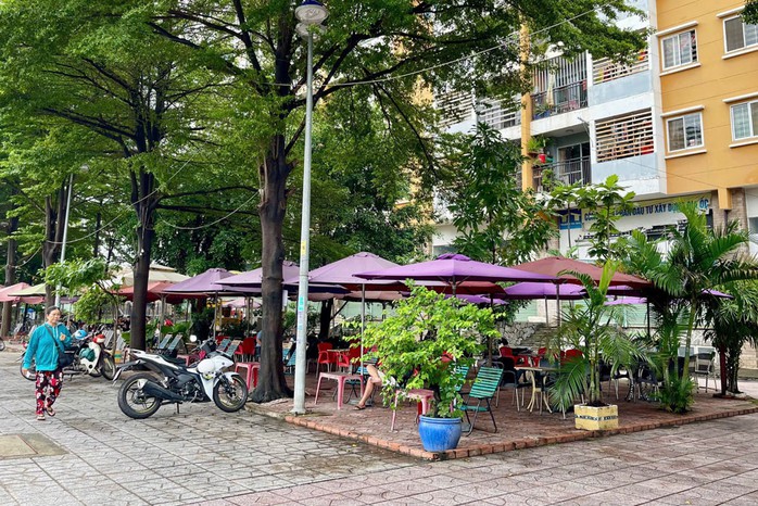 Đất chung cư bị lấn chiếm để kinh doanh Đất chung cư bị lấn chiếm để kinh doanh