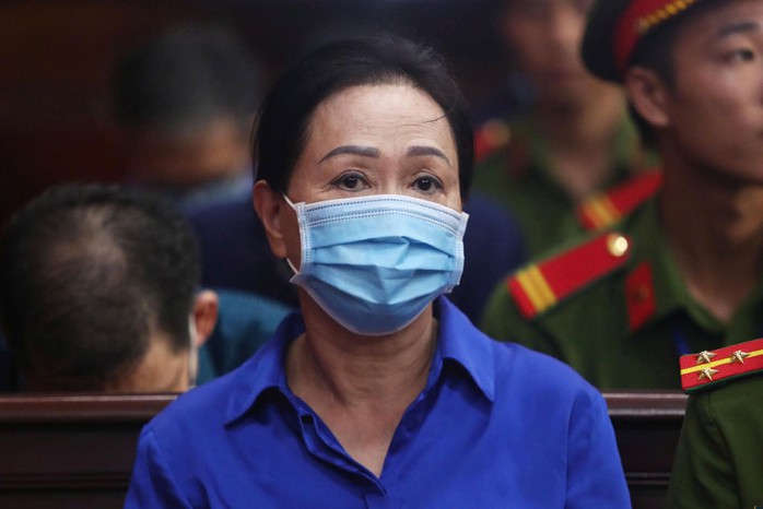 Tại tòa, nhiều lời khai, chứng cứ đi ngược lại với trình bày của bị cáo Trương Mỹ Lan. Ảnh: HOÀNG TRIỀU Tại tòa, nhiều lời khai, chứng cứ đi ngược lại với trình bày của bị cáo Trương Mỹ Lan. Ảnh: HOÀNG TRIỀU
