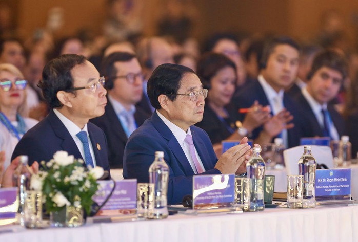 Thủ tướng Phạm Minh Chính, Bí thư Thành ủy TP HCM Nguyễn Văn Nên tại Diễn đàn Kinh tế TP HCM (HEF) năm 2024. Ảnh: HOÀNG TRIỀU Thủ tướng Phạm Minh Chính, Bí thư Thành ủy TP HCM Nguyễn Văn Nên tại Diễn đàn Kinh tế TP HCM (HEF) năm 2024. Ảnh: HOÀNG TRIỀU