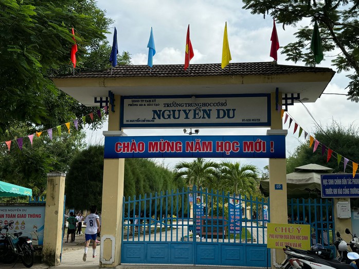 Công an củng cố hồ sơ xử lý phụ huynh vào lớp học đánh học sinh- Ảnh 1. Công an củng cố hồ sơ xử lý phụ huynh vào lớp học đánh học sinh- Ảnh 1.