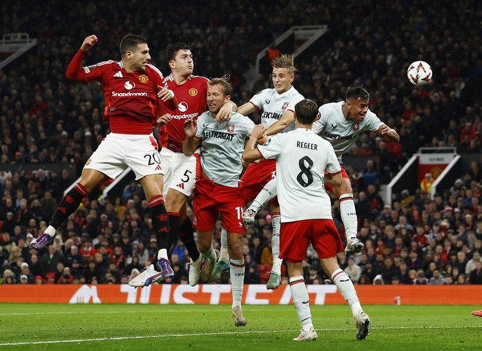 Man United bị cầm hòa ở Old Trafford, rơi xuống nhóm cuối Europa League- Ảnh 4. Man United bị cầm hòa ở Old Trafford, rơi xuống nhóm cuối Europa League- Ảnh 4.