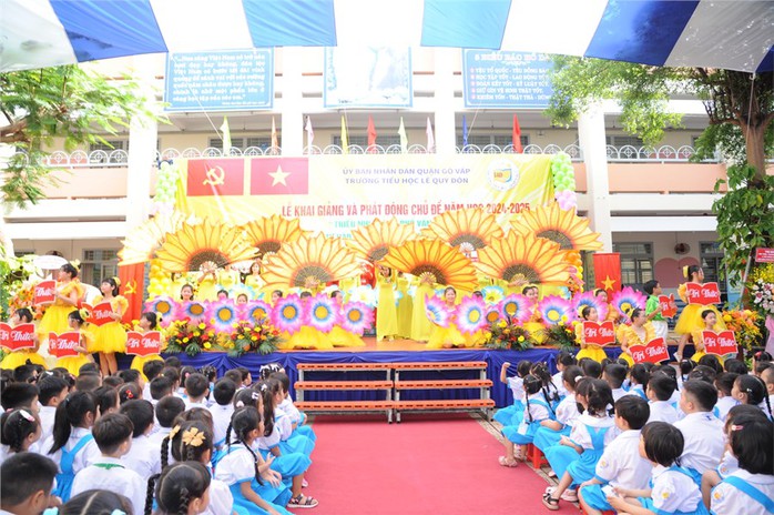 Xôn xao trường học chỉ phát giấy khen cho học sinh ủng hộ đồng bào bị bão lũ từ 100.000 đồng- Ảnh 1. Xôn xao trường học chỉ phát giấy khen cho học sinh ủng hộ đồng bào bị bão lũ từ 100.000 đồng- Ảnh 1.