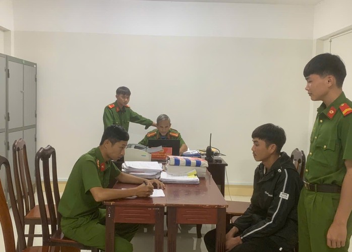 Khởi tố phụ huynh tông chết học sinh trong sân trường- Ảnh 1. Khởi tố phụ huynh tông chết học sinh trong sân trường- Ảnh 1.