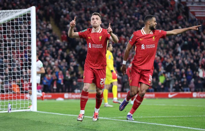 Đương kim vô địch Liverpool đè bẹp West Ham, Arsenal dội mưa bàn thắng ở League Cup- Ảnh 1. Đương kim vô địch Liverpool đè bẹp West Ham, Arsenal dội mưa bàn thắng ở League Cup- Ảnh 1.