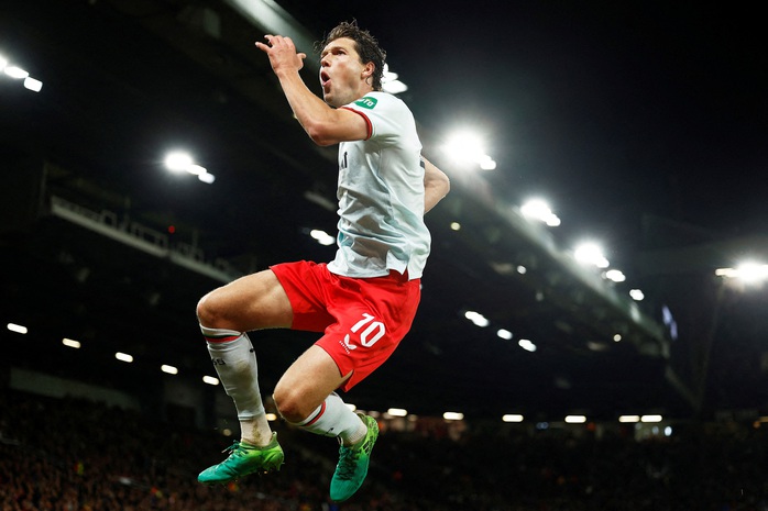 Man United bị cầm hòa ở Old Trafford, rơi xuống nhóm cuối Europa League- Ảnh 3. Man United bị cầm hòa ở Old Trafford, rơi xuống nhóm cuối Europa League- Ảnh 3.