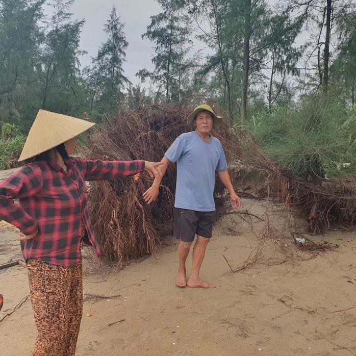 Người dân bất an khi bờ biển ở Hà Tĩnh bị sạt lở nghiêm trọng- Ảnh 6. Người dân bất an khi bờ biển ở Hà Tĩnh bị sạt lở nghiêm trọng- Ảnh 6.