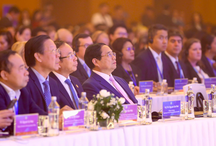 Diễn đàn Kinh tế TP HCM 2024: "Doanh nghiệp đông nhưng năng lực cạnh tranh còn khiêm tốn"- Ảnh 2. Diễn đàn Kinh tế TP HCM 2024: "Doanh nghiệp đông nhưng năng lực cạnh tranh còn khiêm tốn"- Ảnh 2.