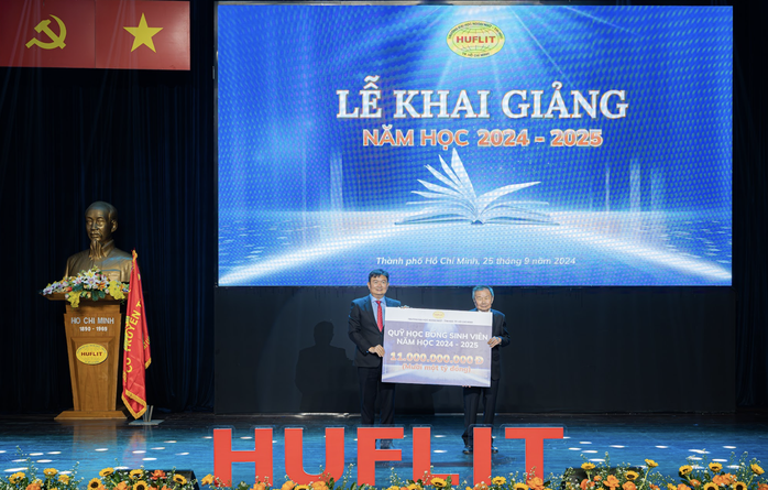 Trường ĐH Ngoại ngữ - Tin học TP HCM công bố quỹ học bổng 11 tỉ đồng - Ảnh 1. Trường ĐH Ngoại ngữ - Tin học TP HCM công bố quỹ học bổng 11 tỉ đồng - Ảnh 1.