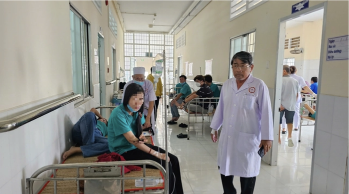Hơn 200 công nhân nhập viện sau bữa ăn ở công ty- Ảnh 1. Hơn 200 công nhân nhập viện sau bữa ăn ở công ty- Ảnh 1.