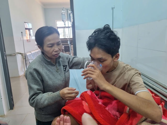 Nam thanh niên sống sót kỳ diệu sau 9 ngày bị nước lũ cuốn trôi- Ảnh 1. Nam thanh niên sống sót kỳ diệu sau 9 ngày bị nước lũ cuốn trôi- Ảnh 1.