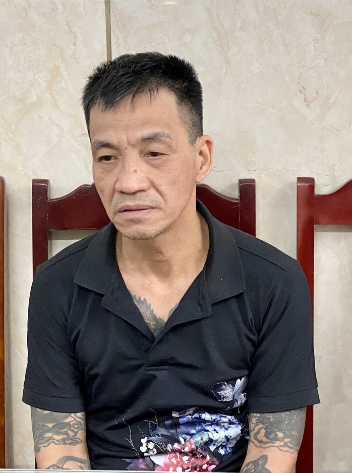 VIDEO: Công an lấy lời khai của Long "tròn", Hiệp "máu"- Ảnh 2. VIDEO: Công an lấy lời khai của Long "tròn", Hiệp "máu"- Ảnh 2.