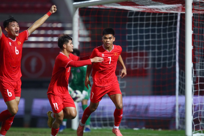Thắng "3 sao", U20 Việt Nam tiếp tục giữ ngôi đầu bảng vòng loại châu Á- Ảnh 1. Thắng "3 sao", U20 Việt Nam tiếp tục giữ ngôi đầu bảng vòng loại châu Á- Ảnh 1.