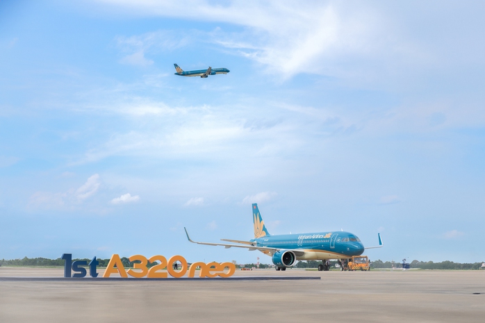 Airbus A320neo là dòng máy bay thân hẹp hiện đại, được trang bị động cơ thế hệ mới, tiết kiệm 16% nhiên liệu, giảm 75% tiếng ồn và 50% khí thải độc hại so với các dòng máy bay thế h Airbus A320neo là dòng máy bay thân hẹp hiện đại, được trang bị động cơ thế hệ mới, tiết kiệm 16% nhiên liệu, giảm 75% tiếng ồn và 50% khí thải độc hại so với các dòng máy bay thế h
